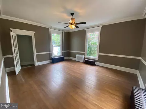 Living - 104 E William St, Salisbury, MD 21801 photo 4 of 9