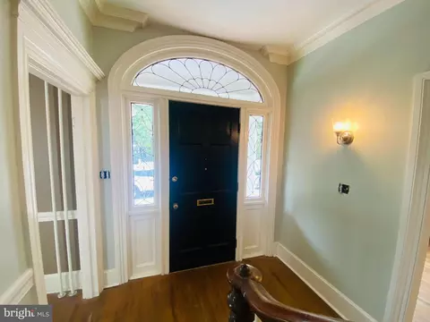 Entry Way - 104 E William St, Salisbury, MD 21801 photo 2 of 12