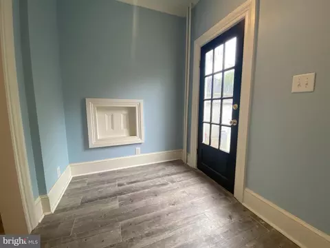 Entry Way - 104 E William St, Salisbury, MD 21801 photo 5 of 12