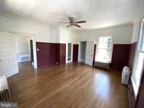 Living - 104 E William St, Salisbury, MD 21801 photo 6 of 9