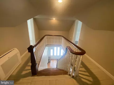 Entry Way - 104 E William St, Salisbury, MD 21801 photo 11 of 12