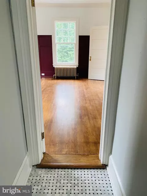 Entry Way - 104 E William St, Salisbury, MD 21801 photo 8 of 12