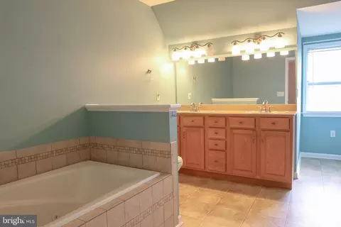 Bath - 29459 Windy Hill Cir, Delmar, MD 21875 photo 2 of 4