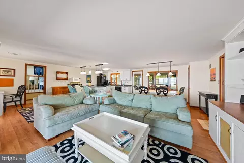 Living - 4458 Sunset Dr, Tyaskin, MD 21865 photo 4 of 5