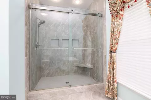 Bath - 7475 E Longfield Dr, Hebron, MD 21830 photo 3 of 11