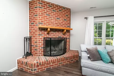 Living - 7475 E Longfield Dr, Hebron, MD 21830 photo 4 of 6