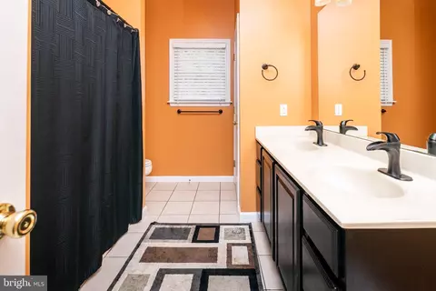Bath - 7475 E Longfield Dr, Hebron, MD 21830 photo 7 of 11