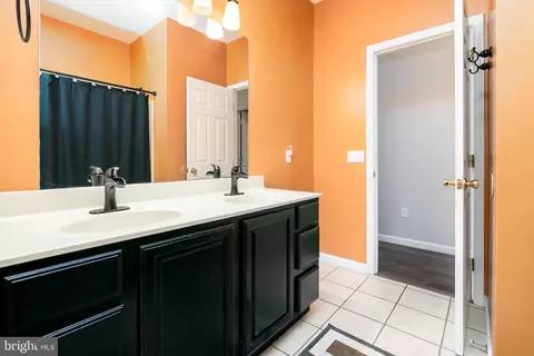 Bath - 7475 E Longfield Dr, Hebron, MD 21830 photo 9 of 11