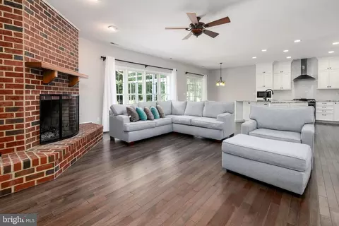 Living - 7475 E Longfield Dr, Hebron, MD 21830 photo 2 of 6