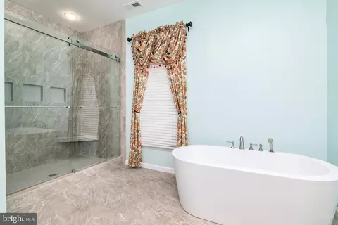 Bath - 7475 E Longfield Dr, Hebron, MD 21830 photo 2 of 11