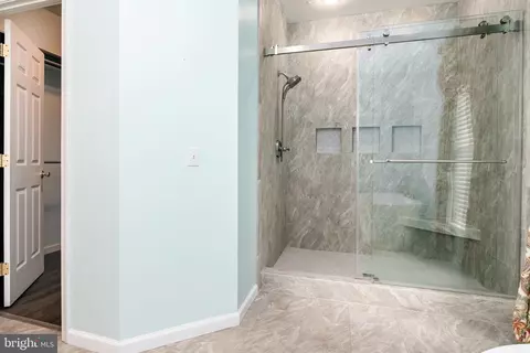 Bath - 7475 E Longfield Dr, Hebron, MD 21830 photo 6 of 11