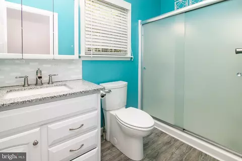 Bath - 7475 E Longfield Dr, Hebron, MD 21830 photo 10 of 11