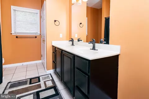 Bath - 7475 E Longfield Dr, Hebron, MD 21830 photo 8 of 11
