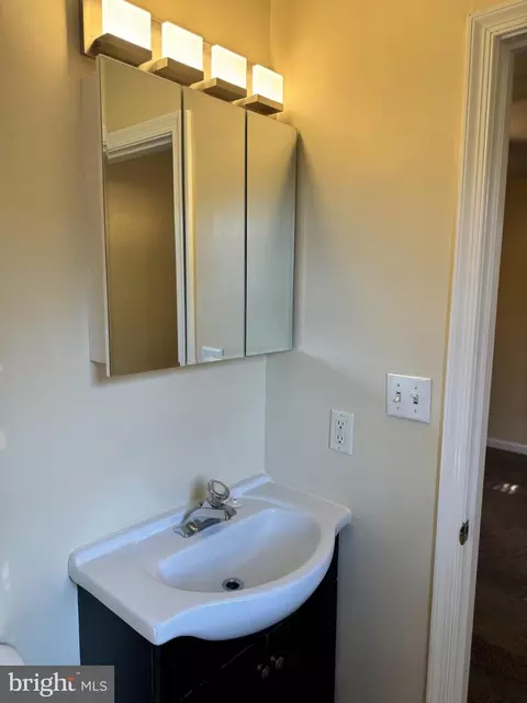 Bath - 723 Ebenezer Dr, Salisbury, MD 21801 photo 3 of 4