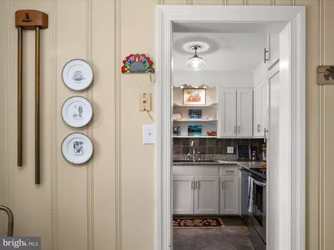 Entry Way - 431 Somerset Ave, Salisbury, MD 21801 photo 6 of 12