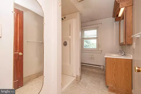 Bath - 111 Greenmount Ave, Salisbury, MD 21804 photo 1 of 2