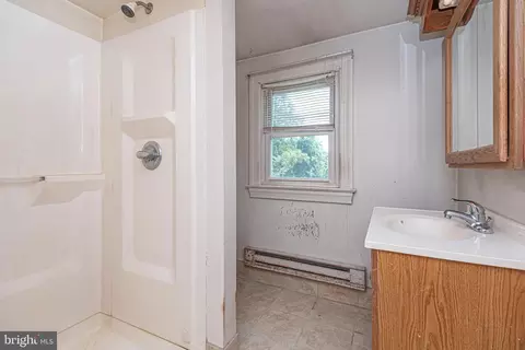 Bath - 111 Greenmount Ave, Salisbury, MD 21804 photo 2 of 2