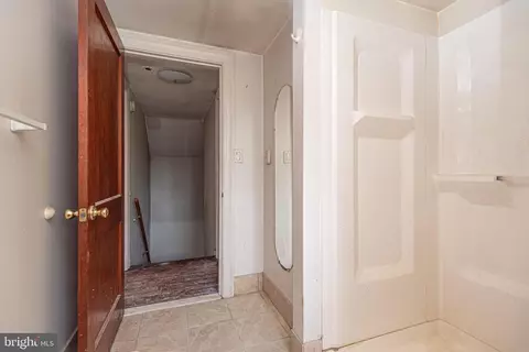 Entry Way - 111 Greenmount Ave, Salisbury, MD 21804 photo 10 of 11