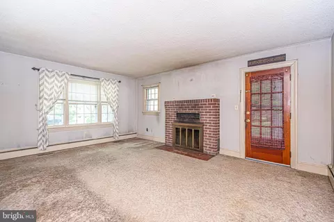 Living - 111 Greenmount Ave, Salisbury, MD 21804 photo 1 of 3