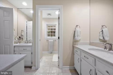 Bath - 607 Indian Ln, Salisbury, MD 21801 photo 3 of 3