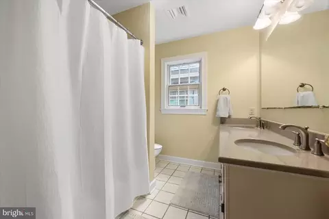 Bath - 607 Indian Ln, Salisbury, MD 21801 photo 2 of 3