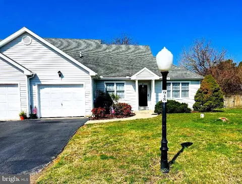 948 W Schumaker Manor Dr, Salisbury, MD 21804