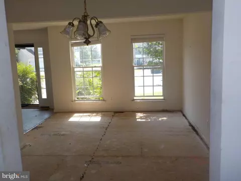Living - 1000 Rori Ct, Salisbury, MD 21801 photo 2 of 4