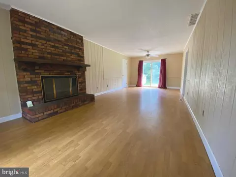Living - 6437 Mary Jane Dr, Salisbury, MD 21801 photo 4 of 4