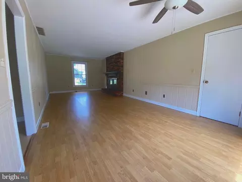 Living - 6437 Mary Jane Dr, Salisbury, MD 21801 photo 3 of 4