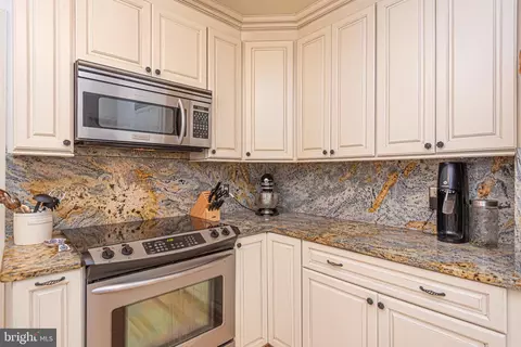Kitchen - 30521 E Rustic Dr, Salisbury, MD 21804 photo 6 of 8