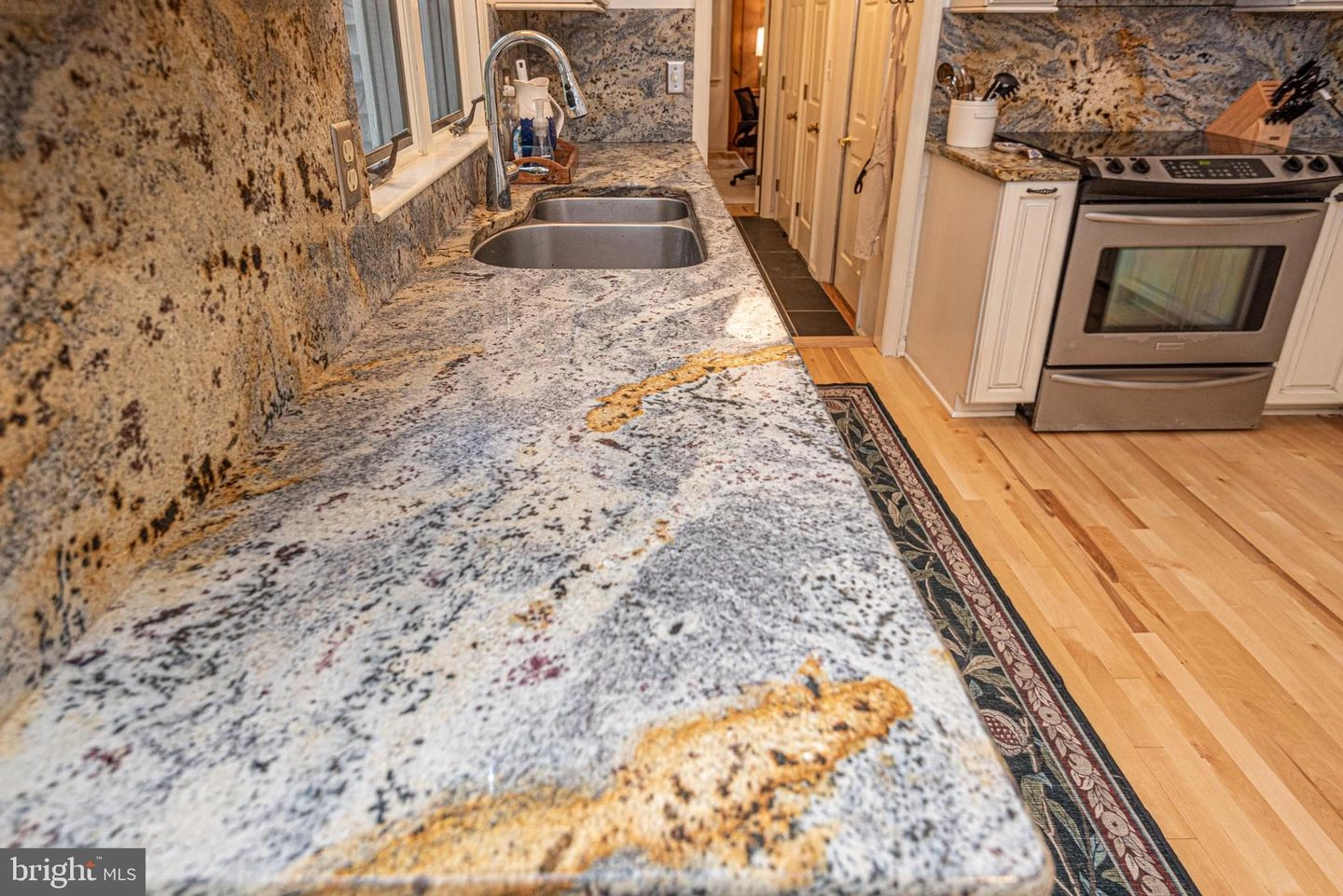 Kitchen - 30521 E Rustic Dr, Salisbury, MD 21804 photo 5 of 8
