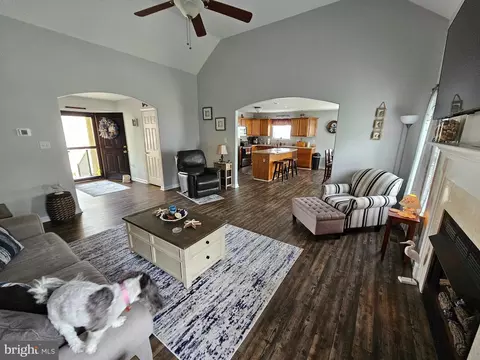 Entry Way - 1410 Killarney Dr, Salisbury, MD 21804 photo 3 of 3