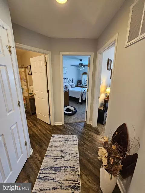 Entry Way - 1410 Killarney Dr, Salisbury, MD 21804 photo 2 of 3