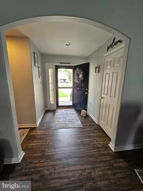 Entry Way - 1410 Killarney Dr, Salisbury, MD 21804 photo 1 of 3