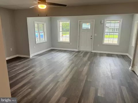 Living - 1713 Wilson Ln, Salisbury, MD 21801 photo 2 of 8