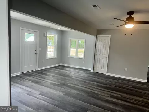 Living - 1713 Wilson Ln, Salisbury, MD 21801 photo 3 of 8