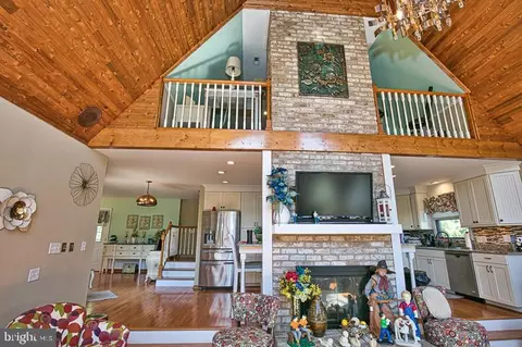 Entry Way - 6090 Massey Crossing Rd, Willards, MD 21874 photo 2 of 11