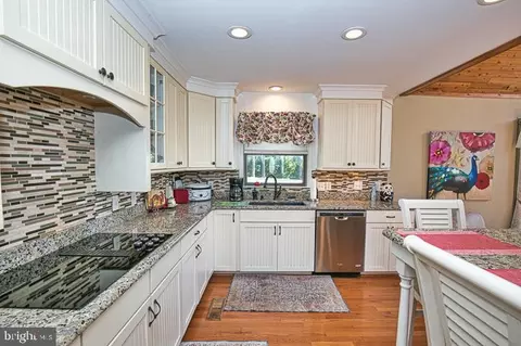 Kitchen - 6090 Massey Crossing Rd, Willards, MD 21874 photo 4 of 6