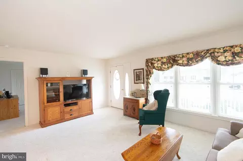 142 Chapel Branch Dr, Hebron, MD 21830 photo 3