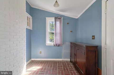 Entry Way - 305 N Clairmont Dr, Salisbury, MD 21801 photo 3 of 4