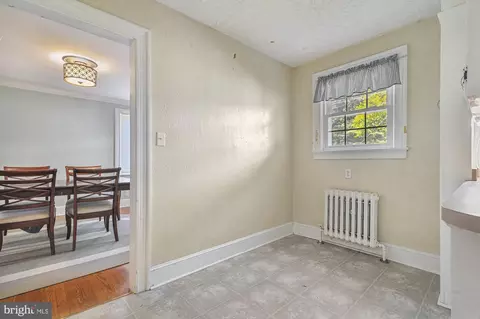 Entry Way - 305 N Clairmont Dr, Salisbury, MD 21801 photo 4 of 4