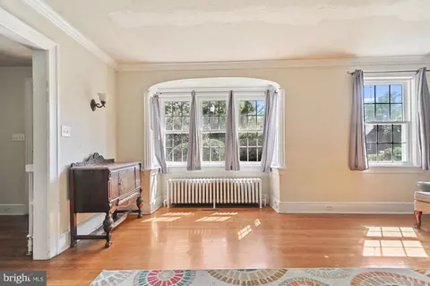 Living - 305 N Clairmont Dr, Salisbury, MD 21801 photo 2 of 4