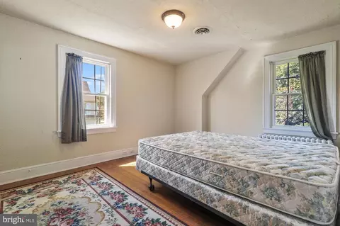 Bedroom - 305 N Clairmont Dr, Salisbury, MD 21801 photo 2 of 5