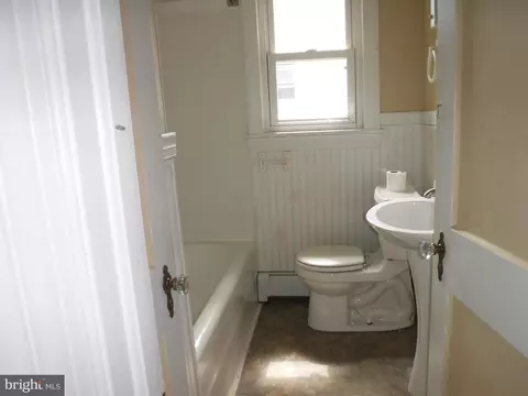 Bath - 209 Marshall St, Salisbury, MD 21804 photo 1 of 1