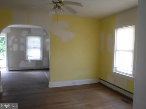 Living - 209 Marshall St, Salisbury, MD 21804 photo 2 of 3
