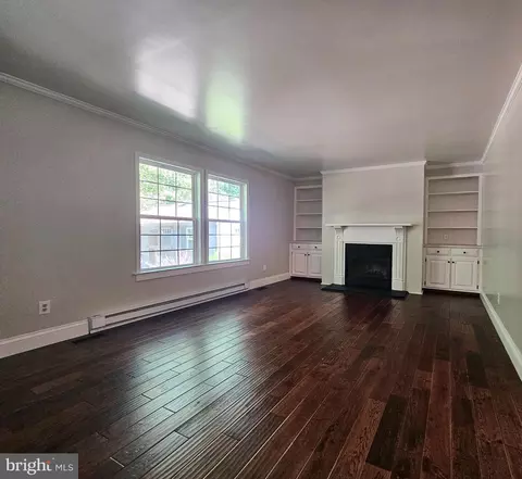 Living - 20410 Chesapeake Dr, Nanticoke, MD 21840 photo 10 of 13