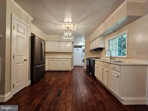 Kitchen - 20410 Chesapeake Dr, Nanticoke, MD 21840 photo 1 of 4