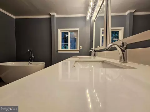 Bath - 20410 Chesapeake Dr, Nanticoke, MD 21840 photo 2 of 7