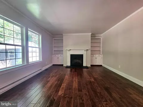 Living - 20410 Chesapeake Dr, Nanticoke, MD 21840 photo 9 of 13