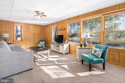 Living - 21633 Wetipquin Rd, Quantico, MD 21856 photo 1 of 6